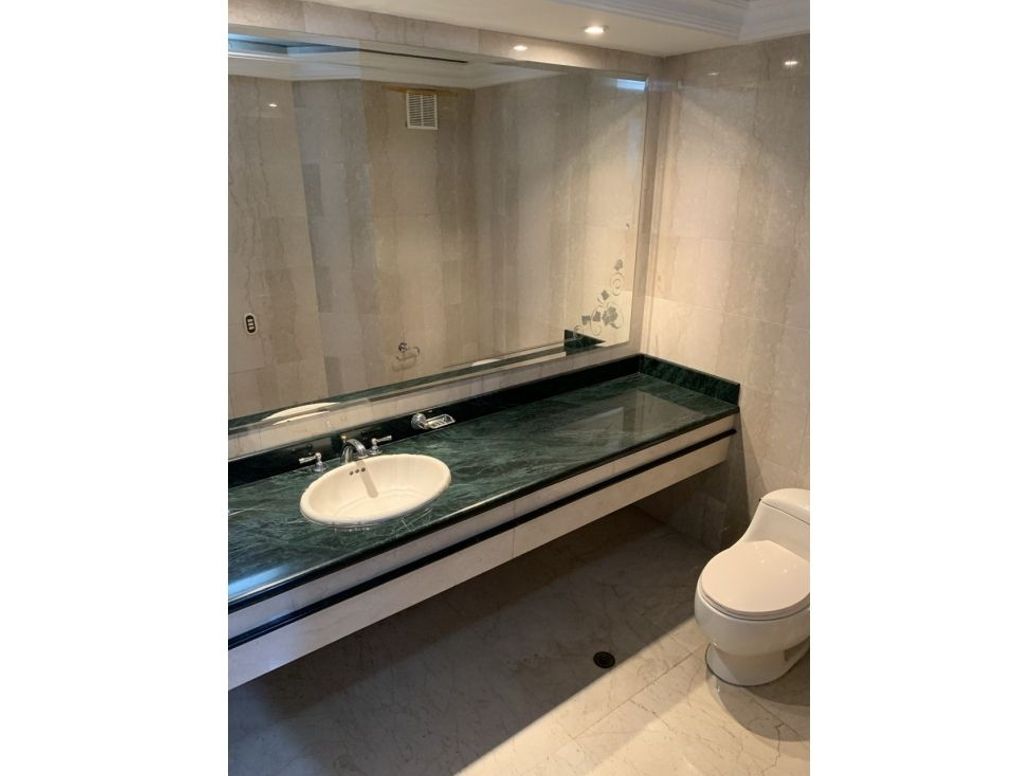 Apartamento de 4 alcobas en arriendo en Chico, Bogotá, 700 m² · foto 6 de 20