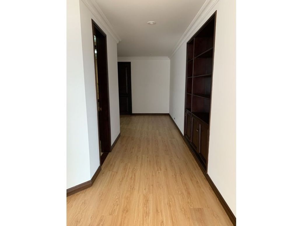 Apartamento de 4 alcobas en arriendo en Chico, Bogotá, 700 m² · foto 9 de 20