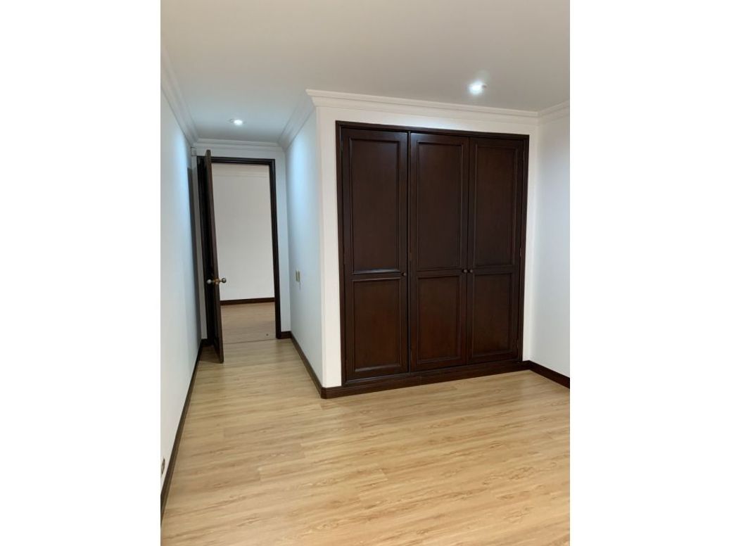 Apartamento de 4 alcobas en arriendo en Chico, Bogotá, 700 m² · foto 12 de 20