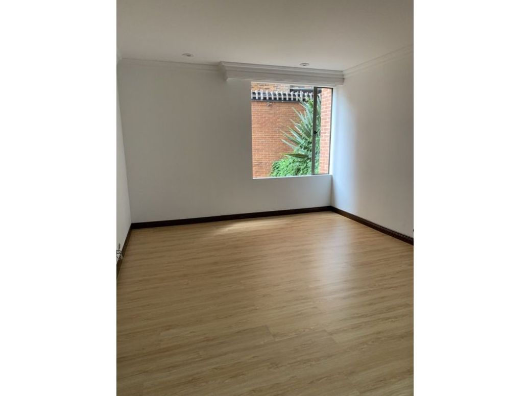 Apartamento de 4 alcobas en arriendo en Chico, Bogotá, 700 m² · foto 3 de 20