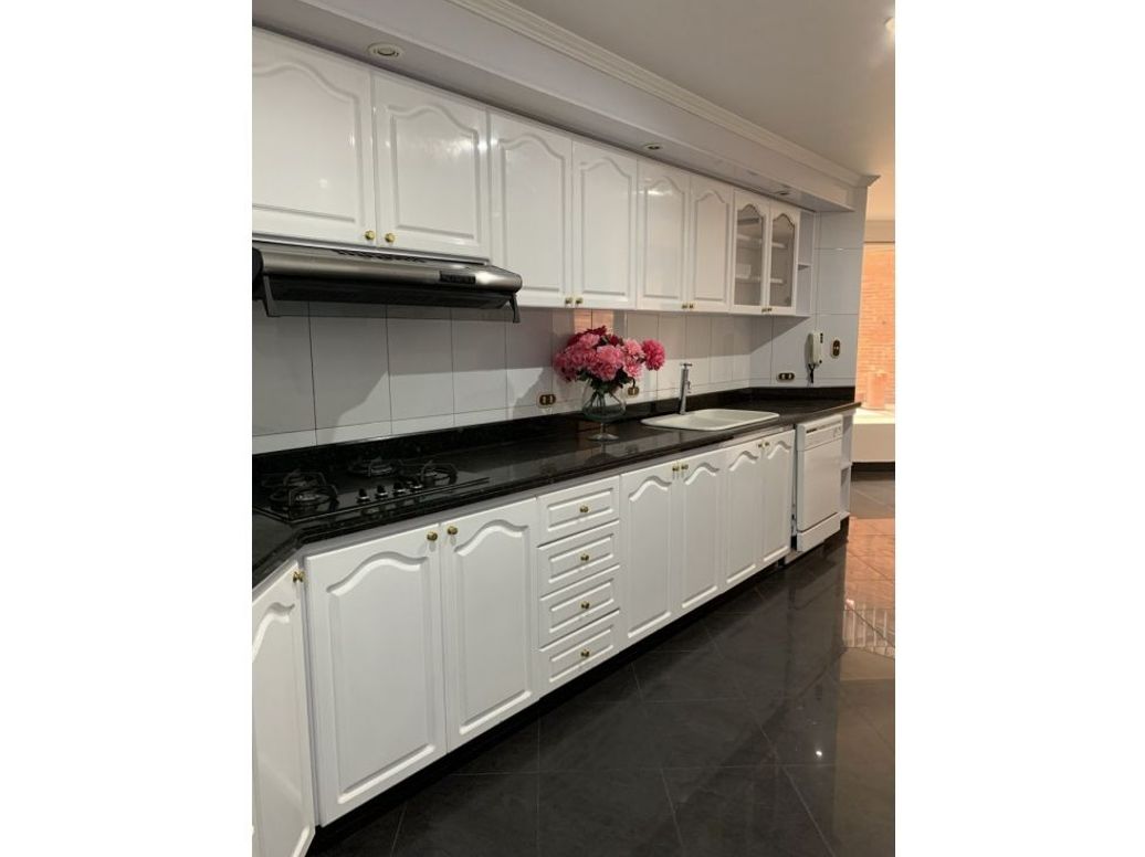 Apartamento de 4 alcobas en arriendo en Chico, Bogotá, 700 m² · foto 13 de 20
