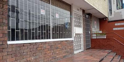 Descubre este amplio y luminoso LOCAL, en sitio comercial,  en Arriendo ubicado en una excelente zona. Con 54 metros cuadrados, cuenta con 1 espacios y 2 baños, ideal para tu negocio. Con un excelente precio para el sector, con alto flujo de publico, lo cual apoyara su negocio comercialmente. Es la oportunidad de establecer su empresa en un lugar estratégico. ¡No dejes pasar esta oportunidad! Contáctanos para más información.