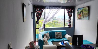 ¡Apartamento en Venta en Santos, Manizales! ?

Vive en una zona tranquila y residencial en este apartamento ubicado estratégicamente en un piso 6 con acceso desde el tercer piso, lo que facilita la entrada sin necesidad de ascensor.

✨ Comodidad y funcionalidad: Cuenta con 3 habitaciones, 1 baño, cocina con gas domiciliario, y acabados en cerámica que facilitan su limpieza y mantenimiento. Además, admite mascotas, ideal para quienes buscan un hogar completo.

? Estacionamiento: Parqueadero comunal y espacio para visitantes, brindando alternativas para ti y tus invitados.

? Ubicación estratégica: En un sector cercano a zonas urbanas, con acceso pavimentado y servicios públicos disponibles, lo que garantiza una vida práctica y bien conectada.

¡Agenda tu visita y conoce tu próximo hogar en Santos!


