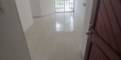 CASA EN VENTA DE DOS 2 PISOS EN EL SECTOR DE LA FLORIDA , CIUDAD DE BARRANQUILLA 
CASA PRIMER PISO 4 HABITACIONES , 3 BAÑOS , COCINA , COMEDOR , SALA , ZONA DE LABORES , GARAJE DOBLE , TERRAZA, PATIO .
APTO SEGUNDO PISO  3 HABITACIONES , 2 BAÑOS , COCINA , COMEDOR , SALA , ZONA DE LABORES 

