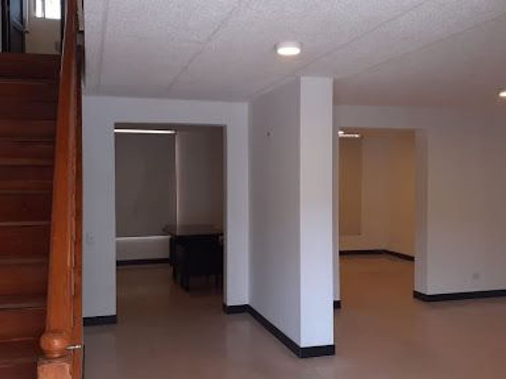 Casa de 12 alcobas en venta en Santa Barbara, Bogotá, 660 m² · foto 4 de 20