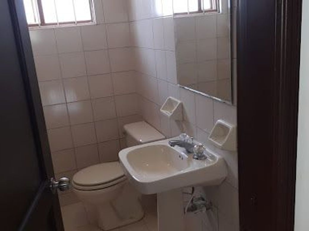 Casa de 12 alcobas en venta en Santa Barbara, Bogotá, 660 m² · foto 18 de 20