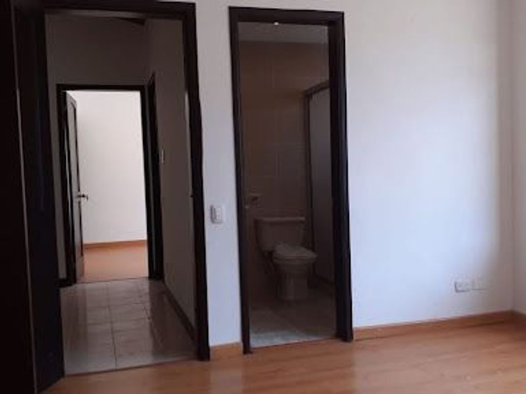 Casa de 12 alcobas en venta en Santa Barbara, Bogotá, 660 m² · foto 15 de 20