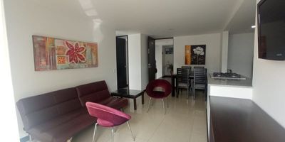 Se arrienda aparta estudio amoblado en Medellín, Poblado sector los Balsos, cuenta con 50 mts, 1 habitación con Vestier y baño, 2 baños, sala comedor, cocina integral, zona de ropas y balcón con hermosa vista.   La unidad cuenta con parqueadero doble lineal, cuarto útil, piscina, juegos infantiles, cancha, salón social y zonas verdes.Ubicado en sector tranquilo, residencial, con facilidad de acceso y transporte, ideal para ti.