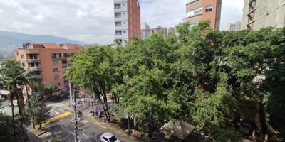 Descubre este hermoso apartamento ubicado a pocos pasos del centro comercial Mayorca! Ideal para quienes buscan comodidad y ubicacion privilegiada, cuenta con habitaciones amplias que brindan confort, una zona social generosa y bien distribuida perfecta para compartir en familia o con amigos. Sus acabados modernos realzan cada espacio, ofreciendo un ambiente calido y funcional. Vive en un sector con excelentes rutas de acceso y cercania a todo. Contactame para mas informacion!

