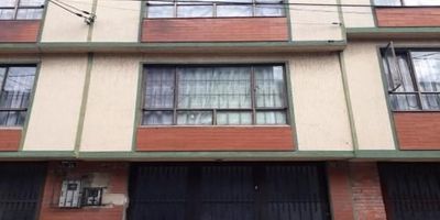 Inmobiliaria la Española, codigo 10206

CASA COMERCIAL 2 pisos
1 PISO ante jardín, garaje, sala, comedor, cocina, 1 baño, patio de ropas
2 PISO 5 habitaciones, 1 baño







