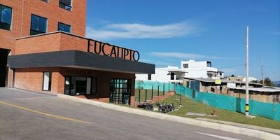 Se Renta Apartamento muy bien ubicado, en un sector exclusivo , Consta de 2 alcobas,star la principal con baño y Vestier, la secundaria con closet y dos baños sociales, cocina integral, zona de ropas, balcón, parqueadero, cuarto util. cerca a aeropuerto, porvenir, a túnel de oriente.