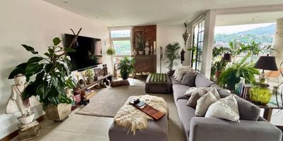 Apartamento excelente ubicación  piso 12  consta de   sala, comedor , terraza grande con vista , cocina abierta moderna, zona de oficios, cuarto de empleada con baño, sala auxiliar, baño social, Estudio, 3 habitaciones todas con baño y closet,  habitación  principal con vestier amplio y baño doble, 2 parqueaderos, 1 depósito , zona social: piscina niños y adultos , sauna, gimnasio, salón social, juegos infantiles  , vigilancia.