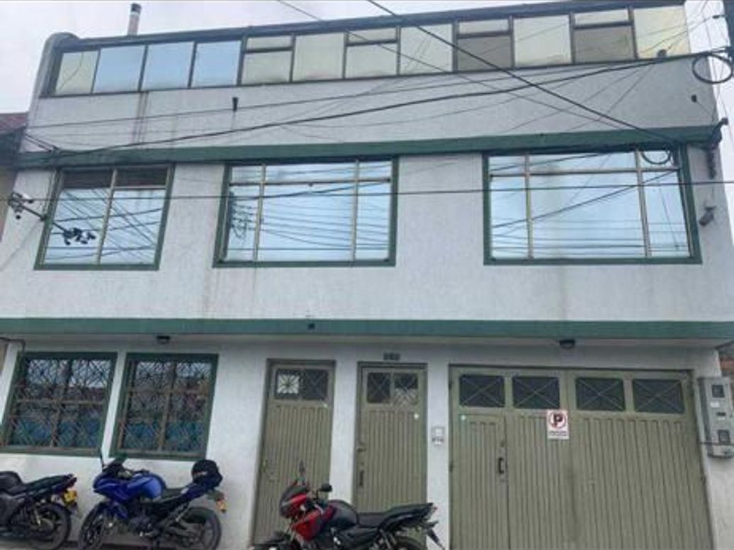 Casa de 8 alcobas en venta en La Cabaña, Bogotá, 760 m² · foto 4 de 18