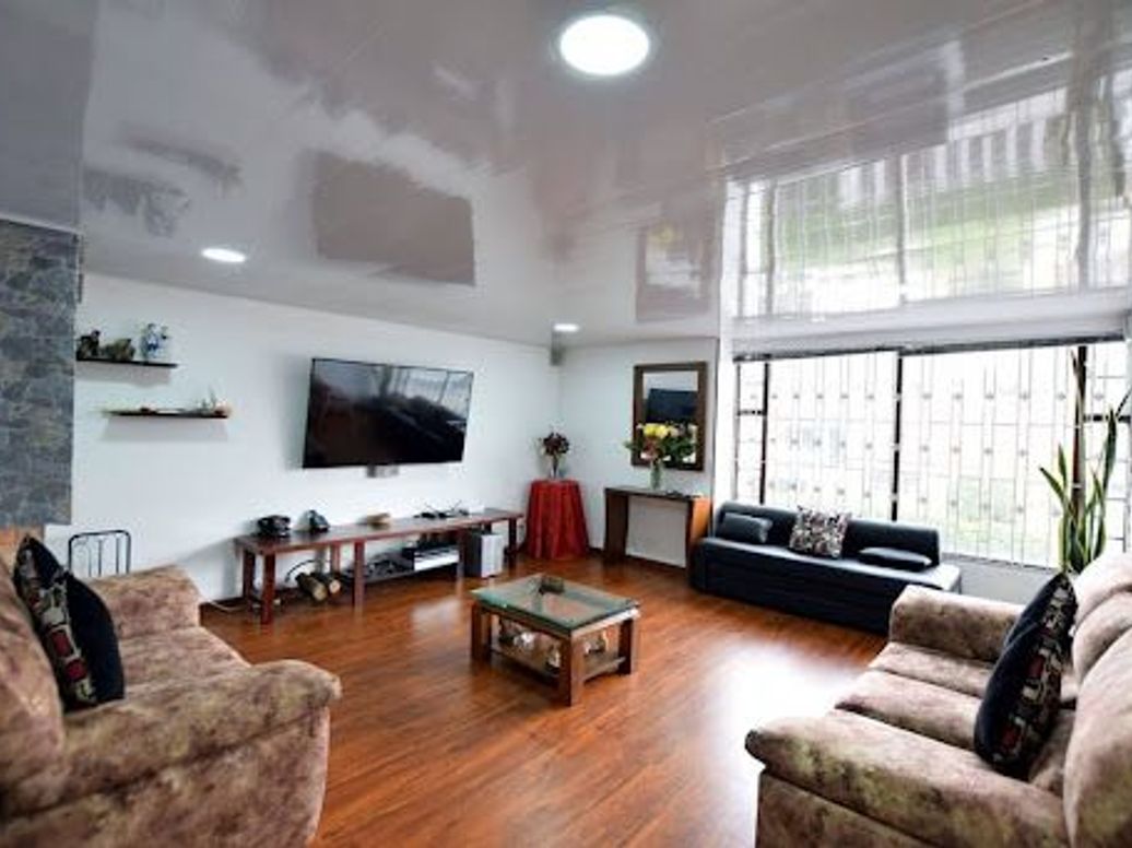 Casa de 6 alcobas en venta en Villa Magdala, Bogotá, 350 m² · foto 4 de 20