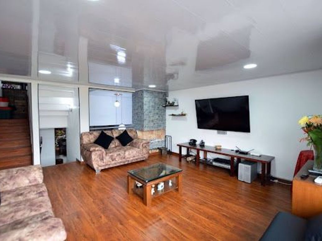 Casa de 6 alcobas en venta en Villa Magdala, Bogotá, 350 m² · foto 6 de 20