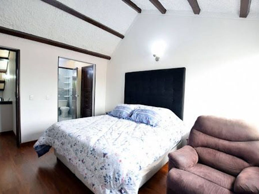 Casa de 6 alcobas en venta en Villa Magdala, Bogotá, 350 m² · foto 13 de 20