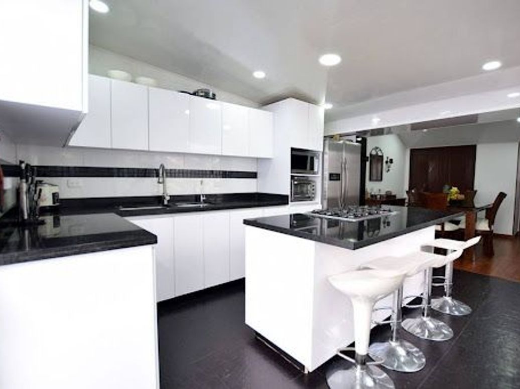 Casa de 6 alcobas en venta en Villa Magdala, Bogotá, 350 m² · foto 19 de 20