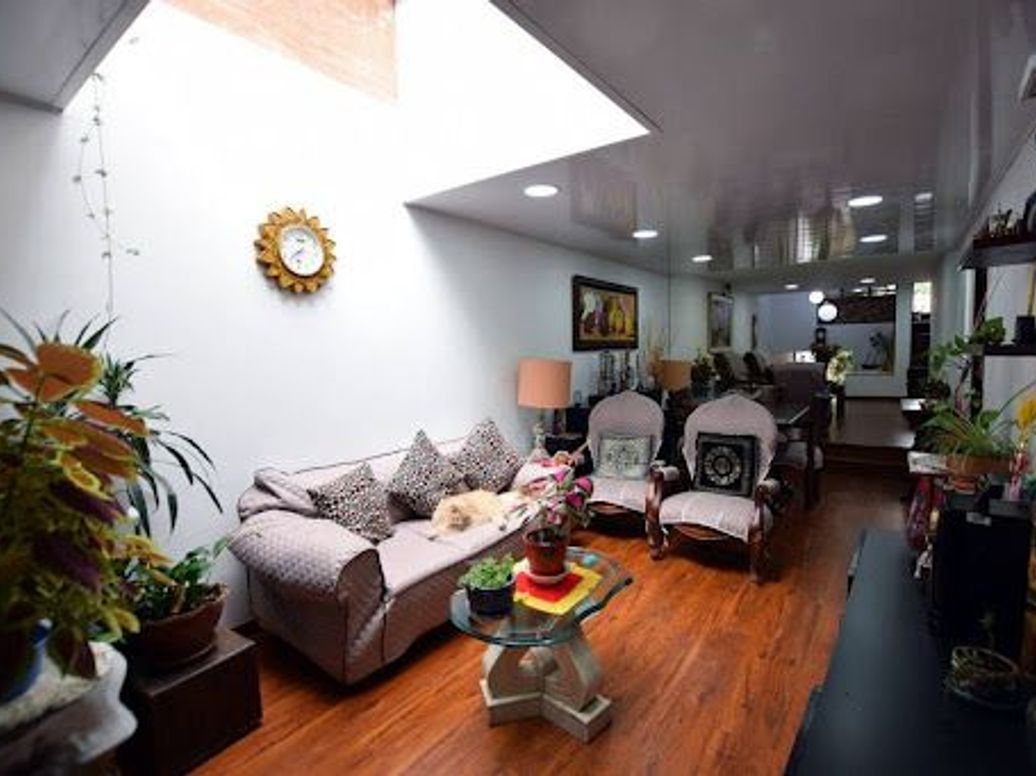 Casa de 6 alcobas en venta en Villa Magdala, Bogotá, 350 m² · foto 9 de 20