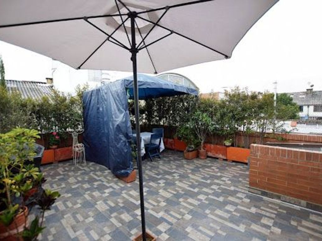 Casa de 6 alcobas en venta en Villa Magdala, Bogotá, 350 m² · foto 17 de 20