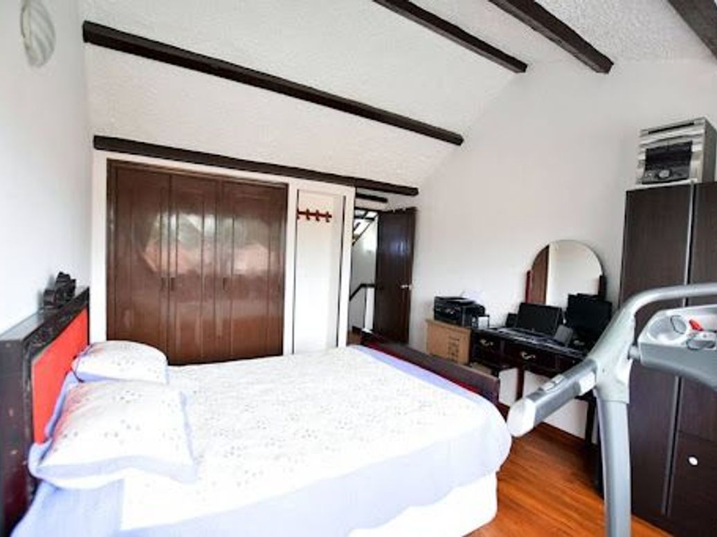 Casa de 6 alcobas en venta en Villa Magdala, Bogotá, 350 m² · foto 16 de 20