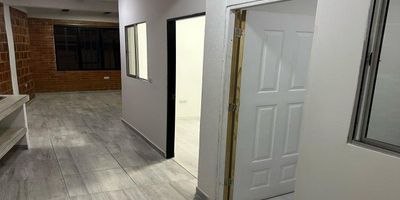 Se Alquila Apto en el Barrio los libertadores tiene 2 habitaciones 1 baño sala cocina comedor , no tiene parqueadero, fresco y con vista exterior no se aceptan mascotas.