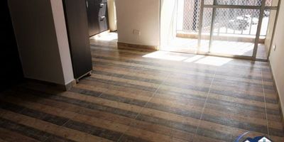 Apartamento en venta en Envigado, barrio La Mina. Este inmueble de 55 m², ubicado en el piso 12, ofrece 3 habitaciones y 2 baños, distribuidos de forma práctica para su comodidad. El edificio cuenta con vigilancia, aportando tranquilidad a sus residentes. Situado en una zona con conectividad en Envigado, La Mina, este apartamento es una excelente opción para quienes buscan adquirir una propiedad cercana a servicios y comercio. Ideal para quienes valoran un hogar funcional y seguro. Para más detalles sobre este apartamento en Envigado, le invitamos a contactarnos. Puede hacerlo vía WhatsApp, ver los teléfonos disponibles o solicitar que lo contacten.