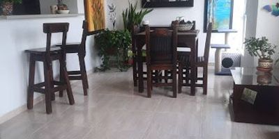 Hermoso apartamento con  acabados sofisticados.  En este momento tiene dos habitaciones, pero se puede modificar para tres habitaciones. Dos baños, 
cocina y muebles de calidad. Tiene 1 Parqueadero
El conjunto tiene piscina y zona de juegos para niños. . 
Ubicado en un lugar de alta valorización en la ciudad, cerca de gimnasios, supermercados, centros comerciales. IBETH GOMEZ