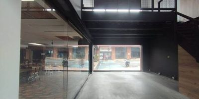 Local en arriendo, con 54 metros cuadrados, ubicados en mall vía la ceja con excelente vitrina, este local tiene todo lo que buscas para ti y tu emprendimiento, que esperas para conocerlo En Umbral tenemos las mejores opciones para ti.