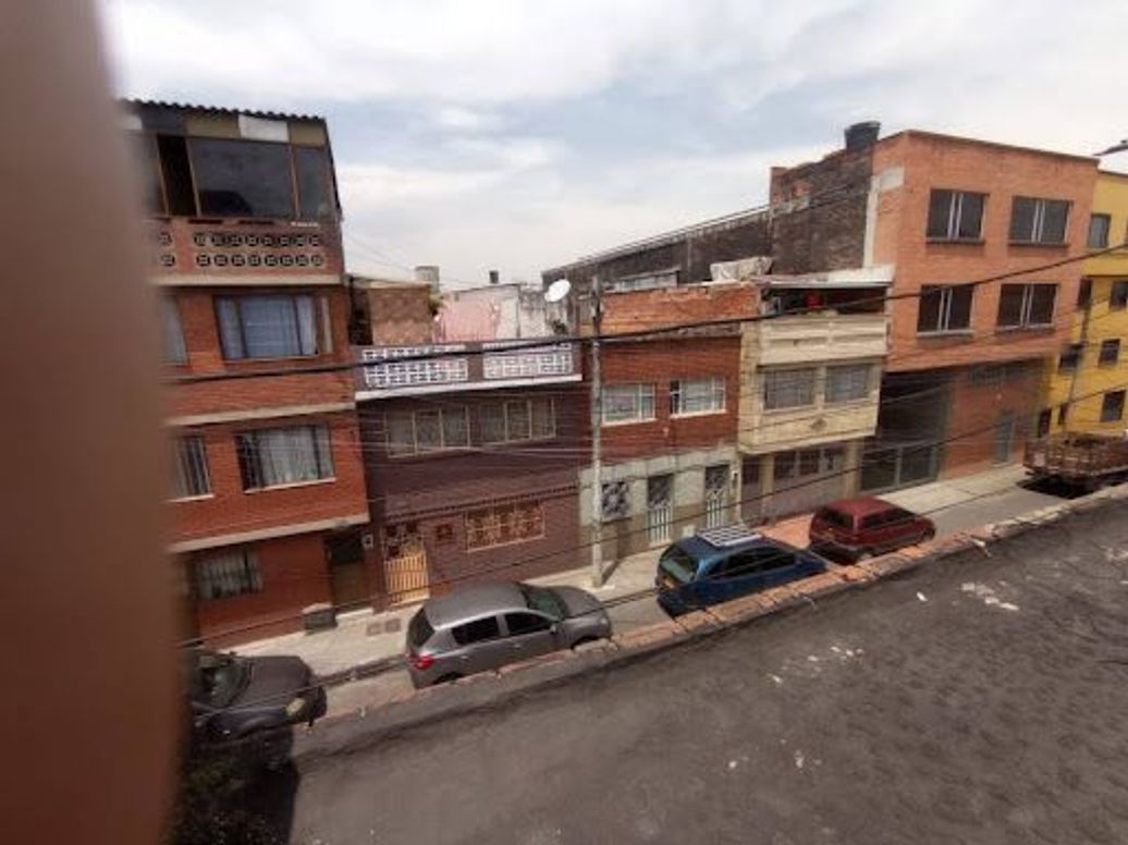 Casa de 5 alcobas en venta en Las Ferias, Bogotá, 164 m² · foto 6 de 7