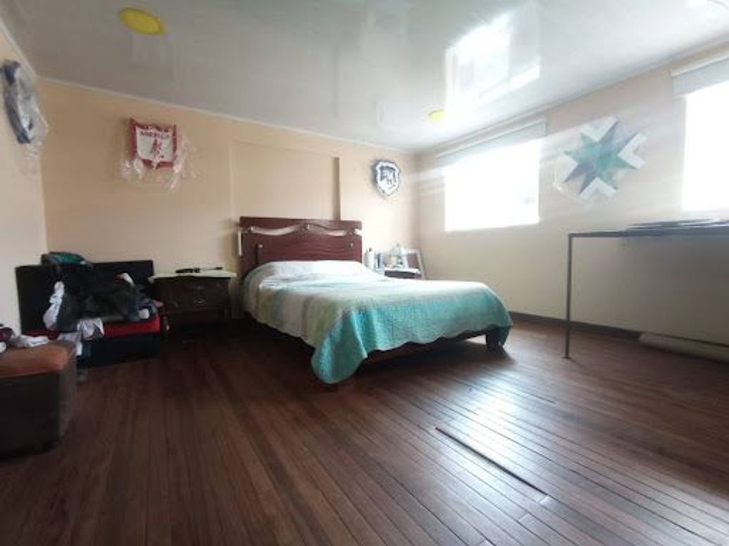 Casa de 5 alcobas en venta en Las Ferias, Bogotá, 164 m² · foto 2 de 7