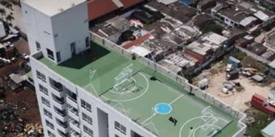 Apartamento con 3 habitaciones, sala comedor, cocina semi integral , cuenta con zona de labores , balcón , está ubicado en el piso 22  , conjunto cerrado cuenta con zonas comunes (parque, piscina, cancha y parqueadero comúnal)  y recepción - lobby con vigilancia las 24 hrs del dia.   

 
