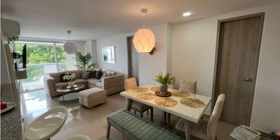 Hermoso apartamento en venta en la ciudad de Cartagena con vista al mar, cuenta con balcon espacioso que ocupa sala y habitacione, 2 habitaciones, cada una con baño privado y closeth, sala de estar y de usos multiples, cocina equipada amplia, zona de lavanderia y baño social. Edificio mixto cuenta con parqueadero, vigilancia 24 horas, porteria recepcion, piscina, spa, gym, planta electrica y deposito
