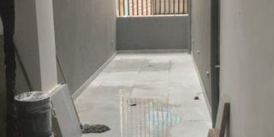 Cómodo local ubicado en la independencia, cuenta con un área de 40mts, cuarto útil.