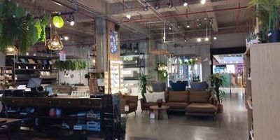 Local de 900m2  ubicado en 1 piso de centro comercial,  áreas abiertas, excelente iluminación natural, c. comercial de última generación , sobre avenidas principales,, ideal para restaurantes de cocción , licores,, oficinas y servicios,