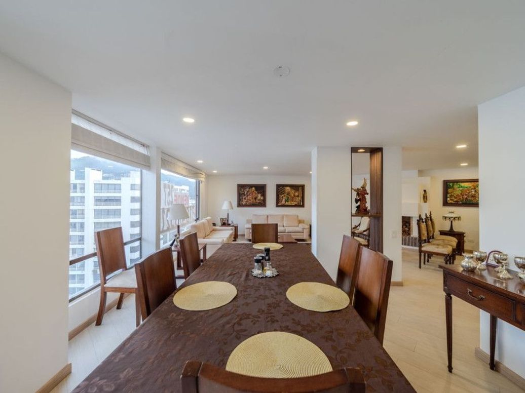 Apartamento de 4 alcobas en venta en Santa Barbara Central, Bogotá, 257 m² · foto 6 de 20