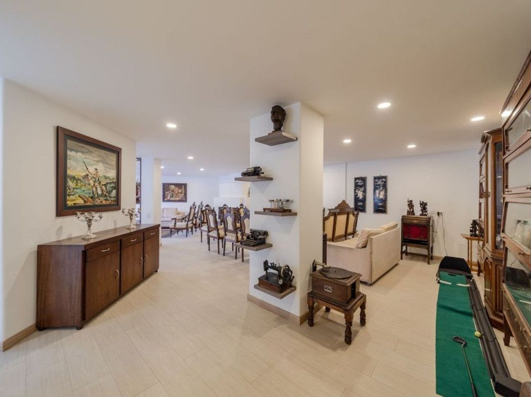 Apartamento de 4 alcobas en venta en Santa Barbara Central, Bogotá, 257 m² · foto 10 de 20