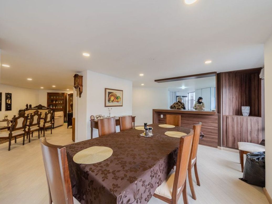 Apartamento de 4 alcobas en venta en Santa Barbara Central, Bogotá, 257 m² · foto 7 de 20
