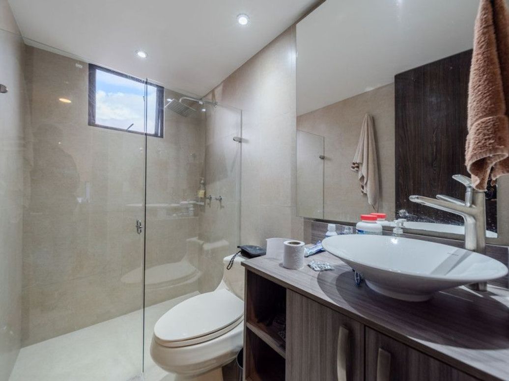 Apartamento de 4 alcobas en venta en Santa Barbara Central, Bogotá, 257 m² · foto 19 de 20