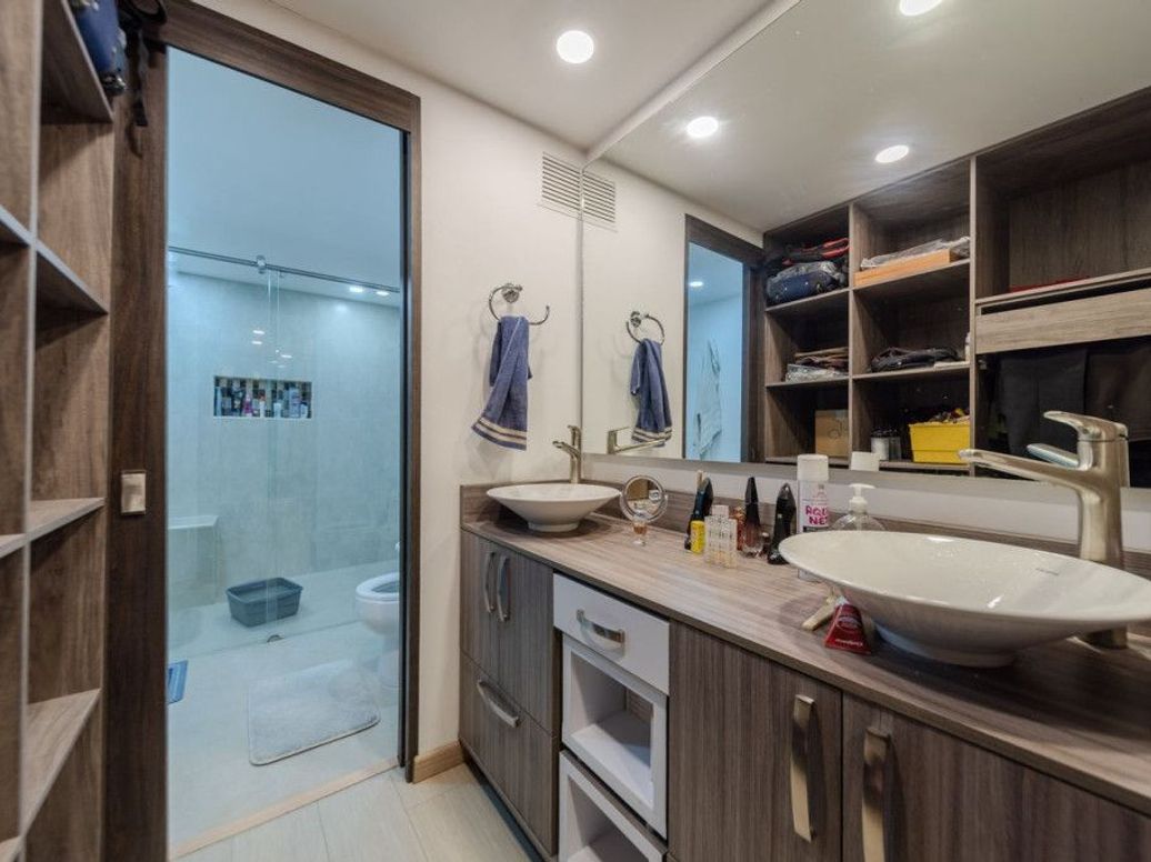 Apartamento de 4 alcobas en venta en Santa Barbara Central, Bogotá, 257 m² · foto 16 de 20