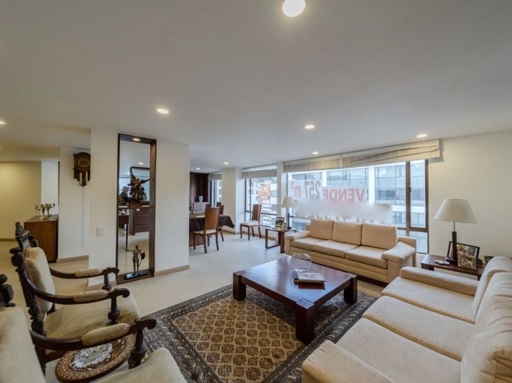 Apartamento de 4 alcobas en venta en Santa Barbara Central, Bogotá, 257 m² · foto 3 de 20