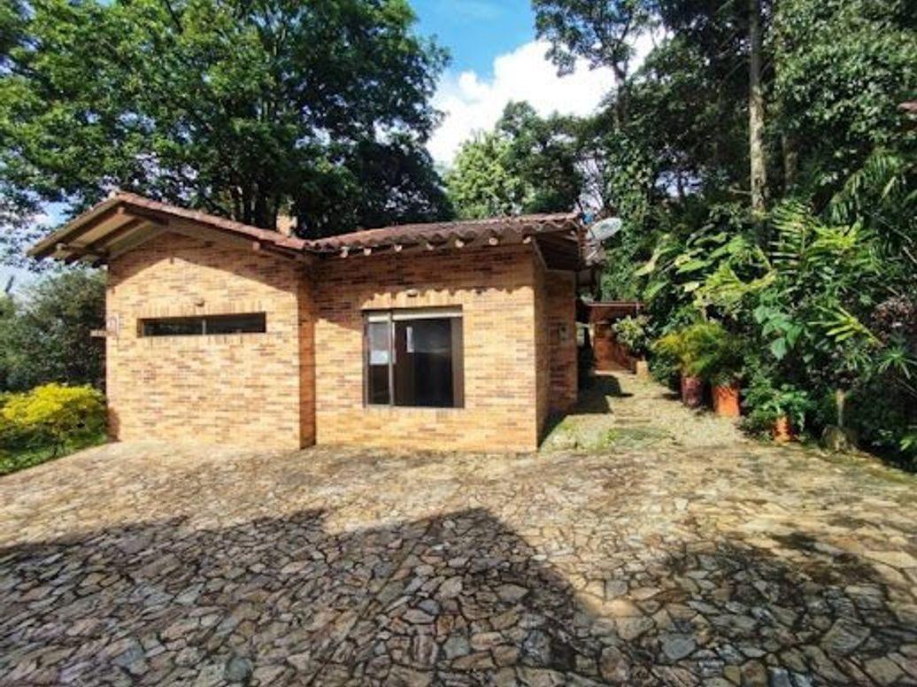 ARRIENDO de CASA en LOMA DE LAS BRUJAS, ENVIGADO en Loma De Las Brujas