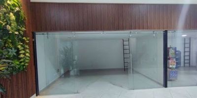 Local en arriendo,  área de 33 metros, altura de 2.40, ubicado en un mall comercial en el centro, en una excelente ubicación. Te animas a conocerlo en Umbral tenemos siempre una opción para ti. 