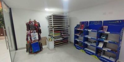 Local en arriendo,  área de 33 metros, altura de 2.40, ubicado en un mall comercial en el centro, en una excelente ubicación. Te animas a conocerlo; en Umbral tenemos siempre una opción para ti. 