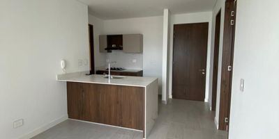 Apartaestudio en Arriendo en Pinares Alto en unidad cerrada, cerca a supermercados de cadena, rutas de transporte público y servicios complementarios de la zona. Cuenta con salacomedor, una alcoba, pisos en porcelanato, un baño, cocina integral en mesón de quarztone, zona de ropas, estufa y calentador a gas. La unidad posee de un parqueadero cubierto con cuarto útil, ascensor, piscina, gimnasio, salón comunal, sauna turco, parques infantiles y zonas verdes. Cuenta con portería, vigilancia las 24 Horas y circuito cerrado de TV. Inmuebles sujetos a verificación de disponibilidad. Arriendo Pinares Alto Pereira.