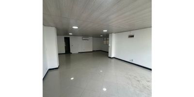 Se Arrienda Oficina 

1 baño

1 cocineta

Excelente ubicacion en avenida 80, cerca a centros comerciales, zona comercial
