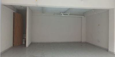 ¡Local en Venta en Minitas, Manizales! ?

Ubicado sobre la vía principal del barrio Minitas, este local comercial es una excelente oportunidad de inversión en una zona con alto tráfico peatonal y vehicular. Ideal para cualquier tipo de negocio gracias a su visibilidad y fácil acceso.

Espacio amplio y funcional: Con 48 m², este local ofrece buena iluminación natural, piso en cerámica, baño privado y adecuaciones recientes que lo dejan listo para operar. Además, cuenta con servicios de agua, electricidad y conexión para video por cable.

Entorno estratégico: Situado en zona residencial y comercial, cerca de colegios, universidades, parques y rutas de transporte público. Dispone de portería, vigilancia, acceso para personas con discapacidad y salón comunal.

¡Tu negocio merece una ubicación como esta! Contáctanos para más detalles y agenda tu visita.


