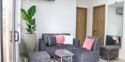 Descubre este encantador apartamento amoblado, ubicado en una de las zonas más exclusivas de la ciudad. Con 2 habitaciones y 3 baños, este hogar ofrece comodidad y elegancia en cada rincón. Con 95 metros cuadrados, cada espacio ha sido cuidadosamente diseñado para brindar confort y funcionalidad. Además, cuenta con 1 parqueadero para tu conveniencia. Disfruta de una atmósfera acogedora y moderna que te invita a relajarte y disfrutar de la vida urbana. ¡Bienvenido a tu nuevo hogar!