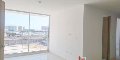 ¡Hermoso apartamento en exclusiva zona de Soledad disponible para Arriendo!
Ubicado en un conjunto privado cerca de la Calle 30, este amplio apartamento ofrece la comodidad de estar cerca del centro comercial Plaza del Sol, hospitales y colegios. Con 3 espaciosos cuartos y 2 baños, este hogar es perfecto para familias que buscan confort y funcionalidad. La cocina integral y el área de labores añaden practicidad a tu día a día.
El edificio cuenta con dos ascensores por torre y excelentes zonas comunes, que incluyen una piscina para niños y adultos, una cancha múltiple para disfrutar de actividades deportivas, y una terraza BBQ ideal para reuniones al aire libre. Además, tiene vigilancia 24/7 para tu seguridad, planta eléctrica para las zonas comunes y un parqueadero de uso privado por apartamento.
¡No pierdas la oportunidad de vivir en este maravilloso lugar que combina comodidad y excelente ubicación! Cod: 555