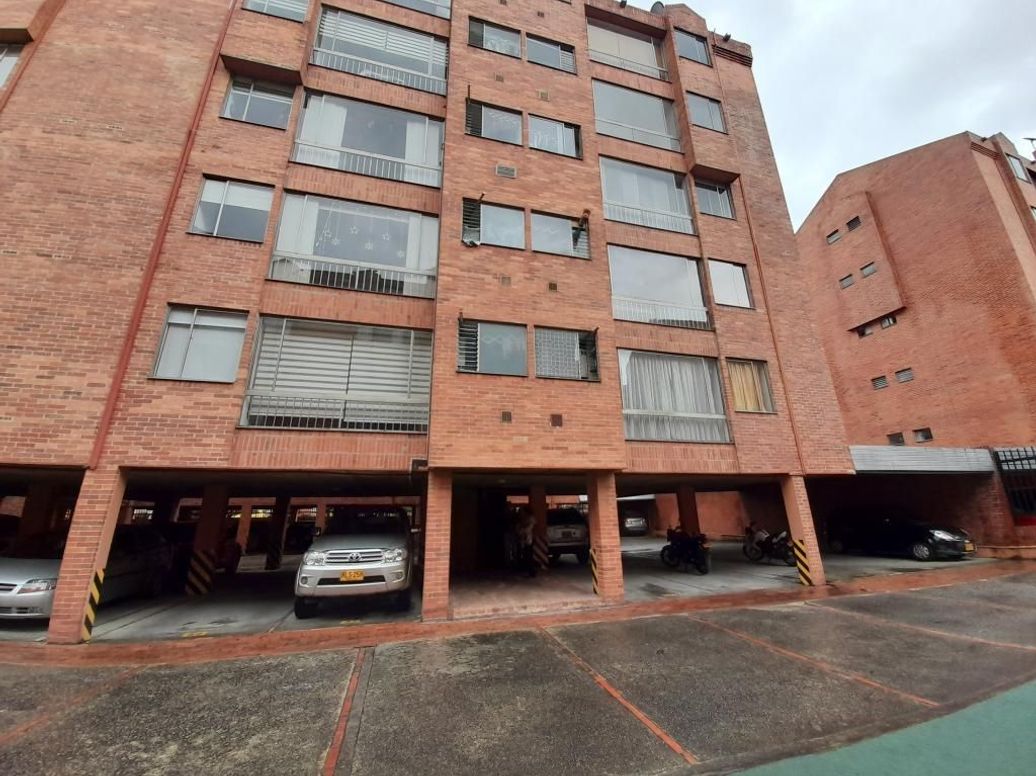 Apartamento de 3 alcobas en venta en Mirandela, Bogotá, 80 m² · foto 2 de 20