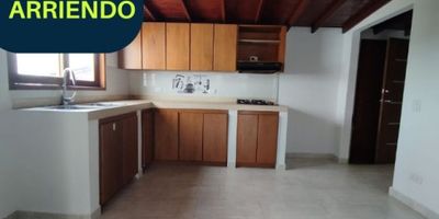 ¡Descubre esta espectacular finca para alquiler en Rionegro, Antioquia! Ubicada en una zona tranquila y rodeada de naturaleza, esta propiedad cuenta con un área de terreno de 1.800 M2, perfecta para aquellos que buscan un espacio amplio y acogedor; cuenta con 3 cómodas alcobas, 2 baños completos, cocina integral, sala comedor y zona de ropas, esta finca es ideal para una familia que deseen disfrutar de un ambiente tranquilo en el campo.

El exterior de la propiedad también ofrece una serie de comodidades, un garaje privado ofrece seguridad para su vehículo, parqueadero para visitante, zonas verdes ideales para actividades al aire libre, reuniones familiares o simplemente disfrutar del entorno natural. Esta finca también cuenta con un apartamento con baño, una habitación y cocina. 

¡No pierdas la oportunidad de hacer de este inmueble tu nuevo hogar!

Contáctanos ahora para conocer más detalles y agendar una visita.

¡Te esperamos! 

CONGENIA INMOBILIARIA?
Administradores de sueños?
